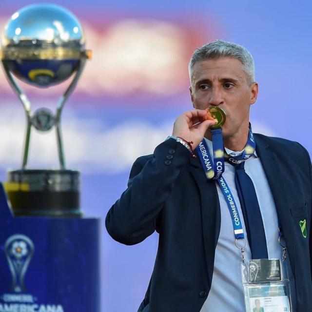 世界杯比赛直播地址-率队捧南美杯 克雷斯波拿到执教生涯首个冠军！